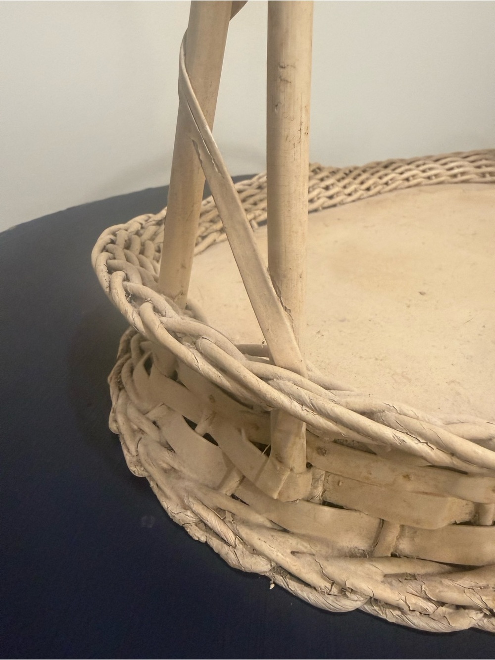Vintage Harry & David Bear Creek Orchards Handwoven White Wicker Basket - Picture 2 of 7